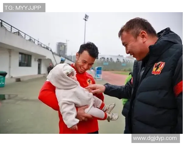 足球明星别克哈木的传奇之路与场外生活的精彩瞬间